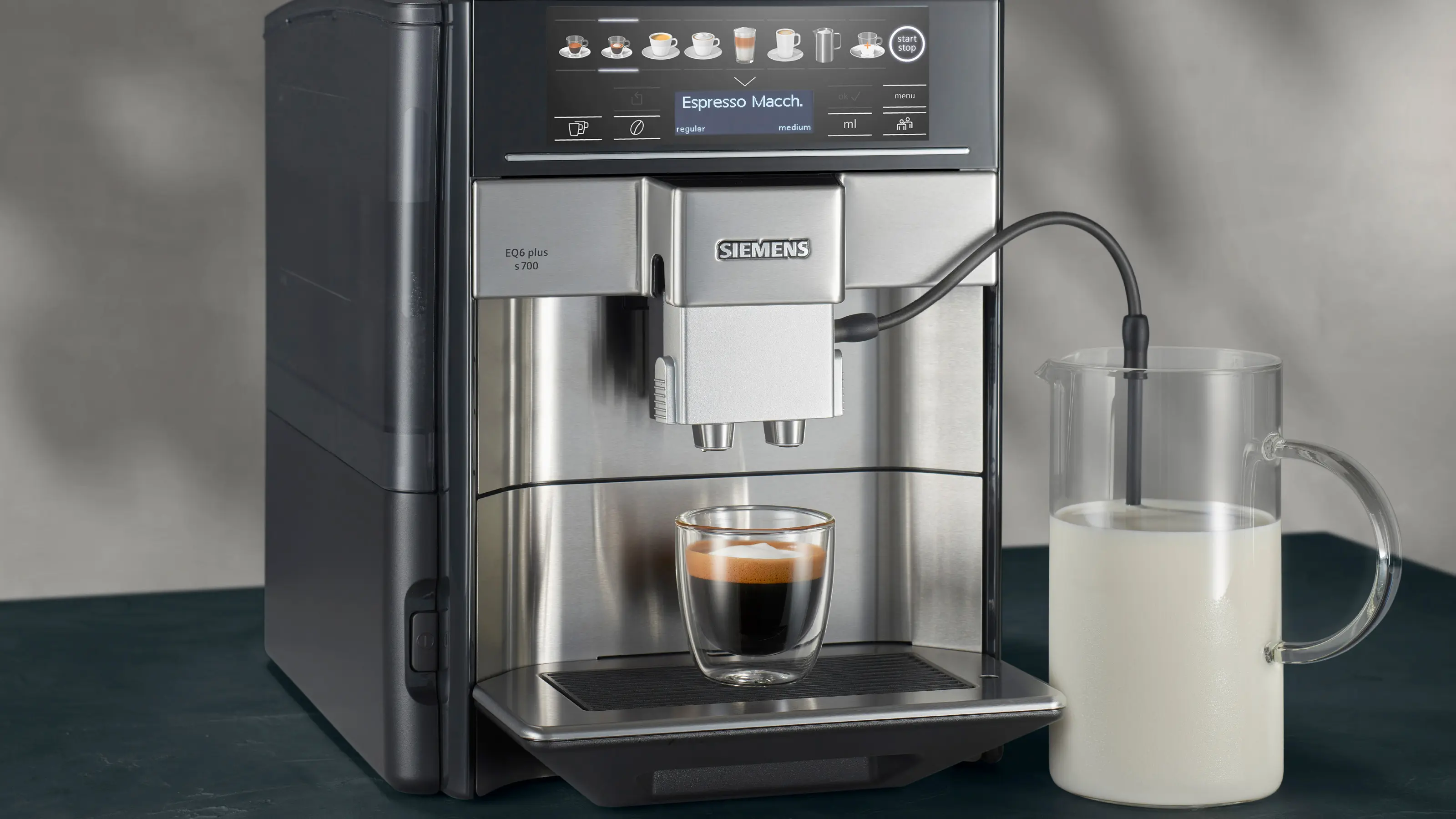 Siemens EQ.6 plus s700 – Seitenansicht mit Wassertank