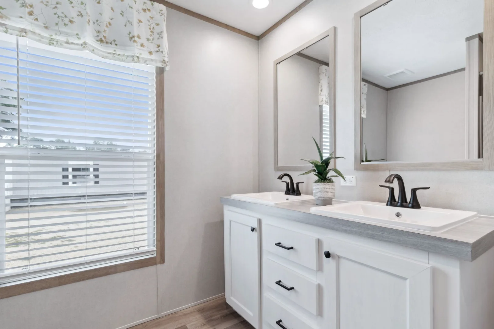 Breeze Farmhouse 72 38CLB28724BH Double Wide by Clayton thumbnail 6