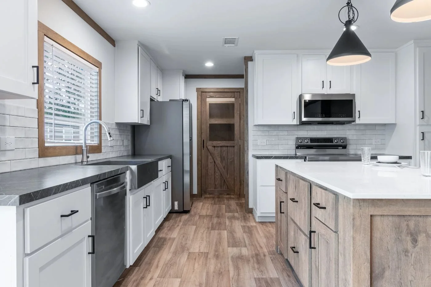 Emilie Elite 52NXI32563AH Double Wide by Clayton thumbnail 2