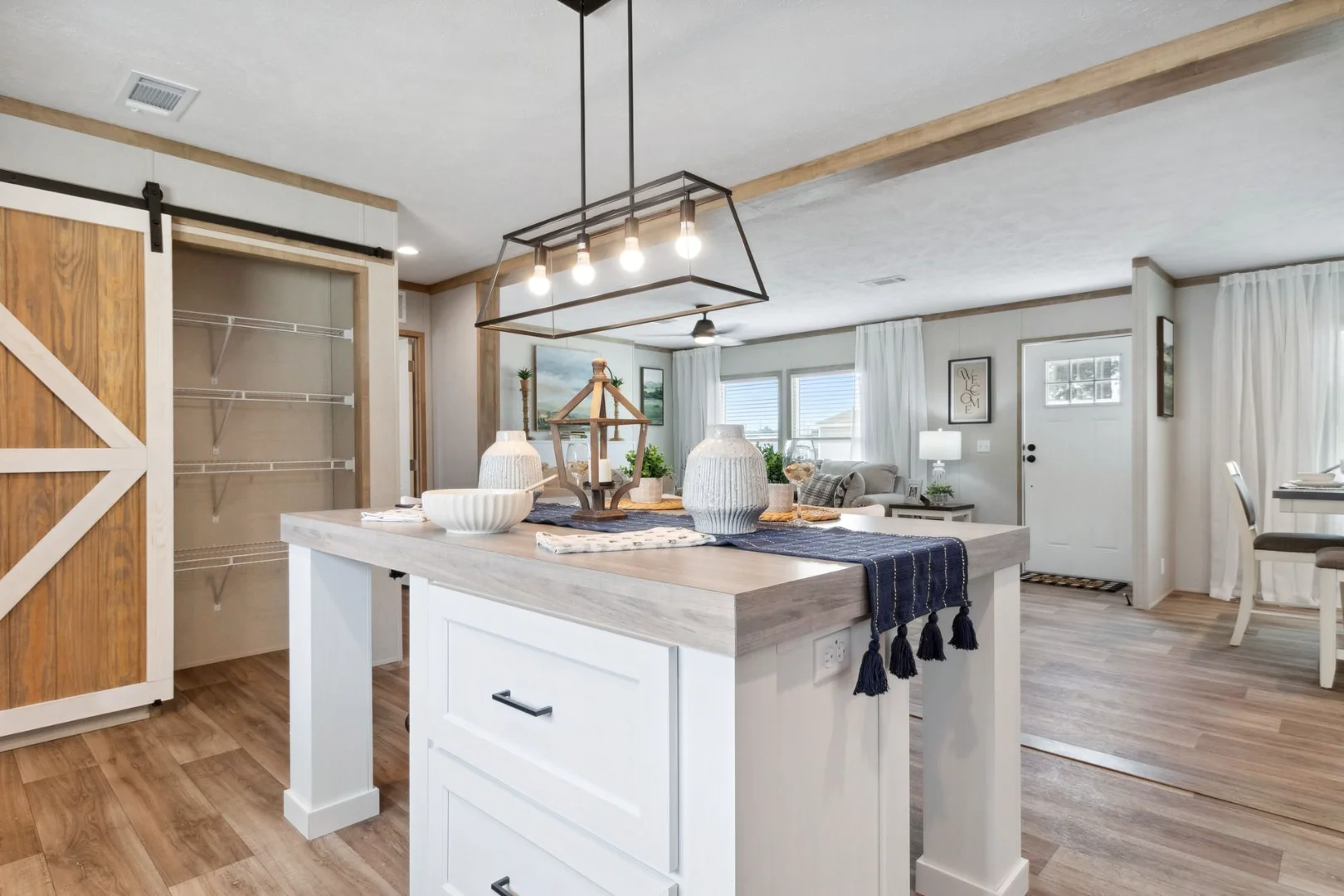 Breeze Farmhouse 72 38CLB28724BH Double Wide by Clayton thumbnail 7