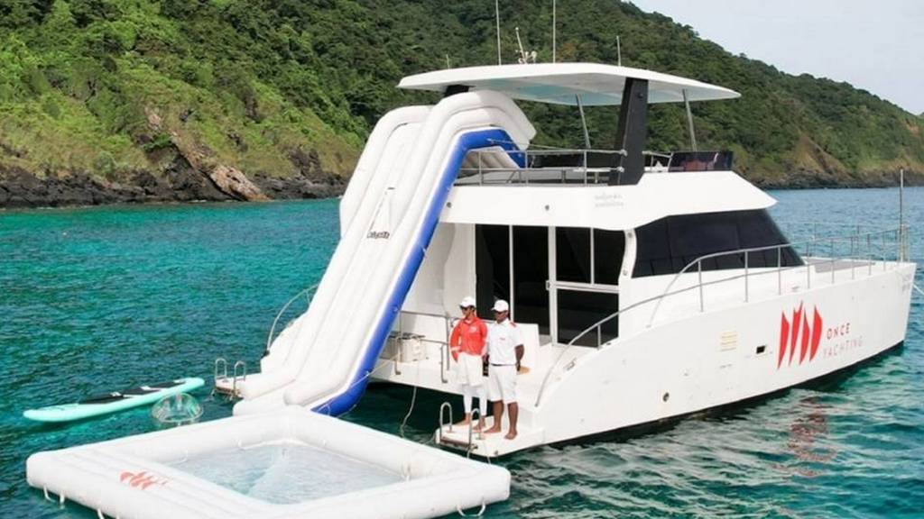 LUNIK: Power Catamaran 48 ft.