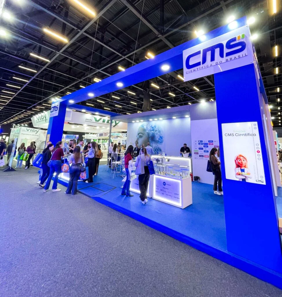 Stand CMS Feira Analítica 2025 — imagem 2
