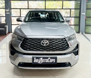 Toyota Innova Hycross