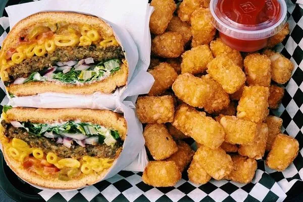 Arlo’s Bac’n Cheeze Burger
