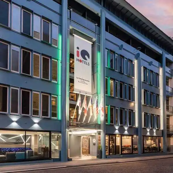 iQ Hotel Roma