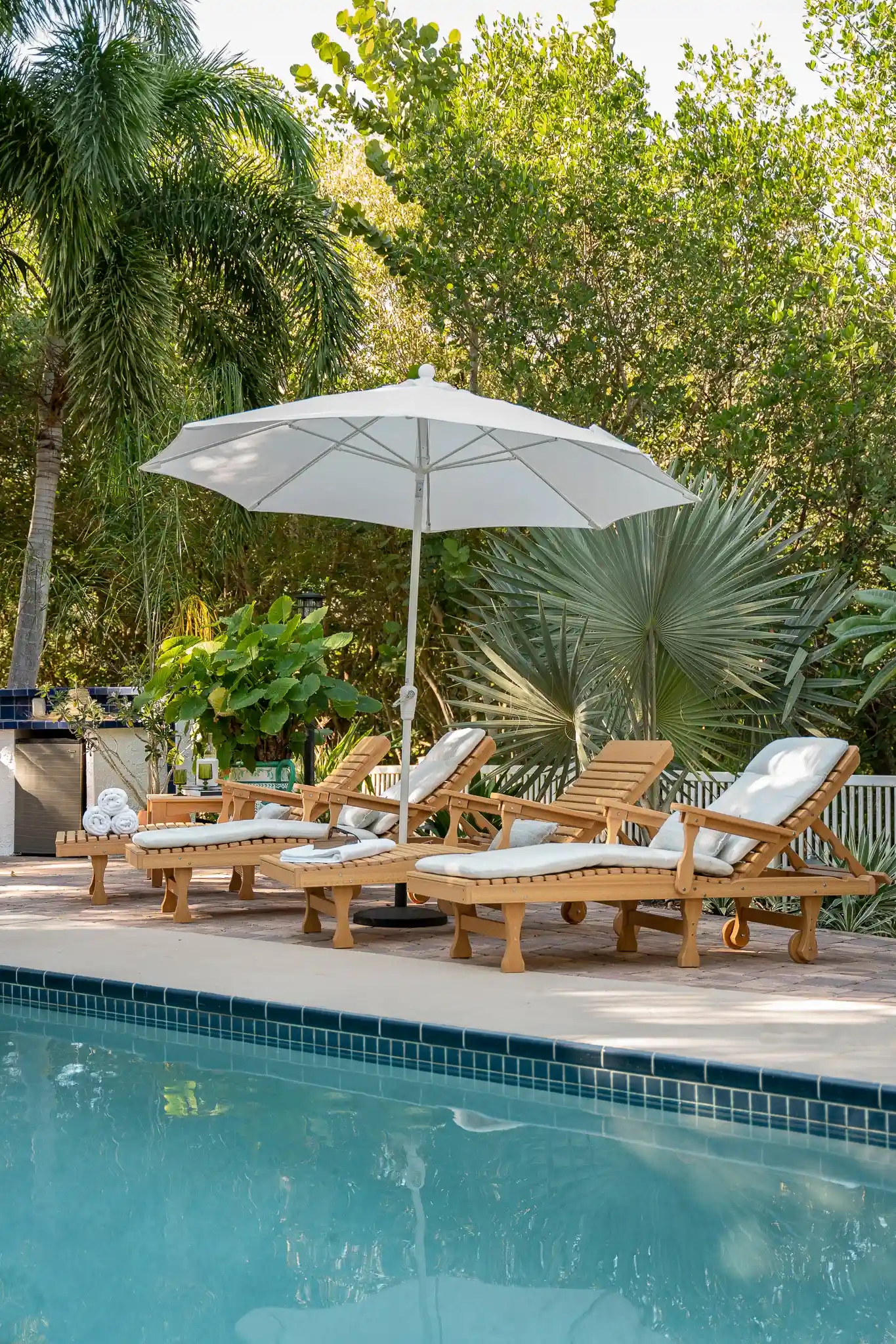 Casual Back + Rocker Collection