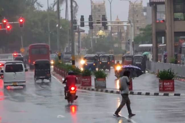 Heavy rain causes severe traffic congestion in Colombo | The Morning