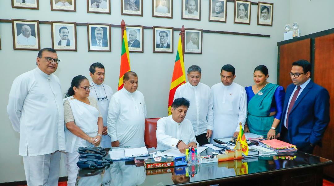 Opposition MPs sign anti-Education Minister NCM | The Morning