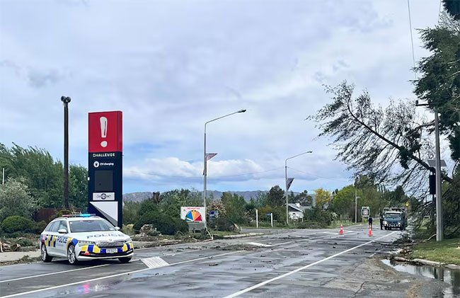 Strong winds in New Zealand leave thousands without power, more than ...