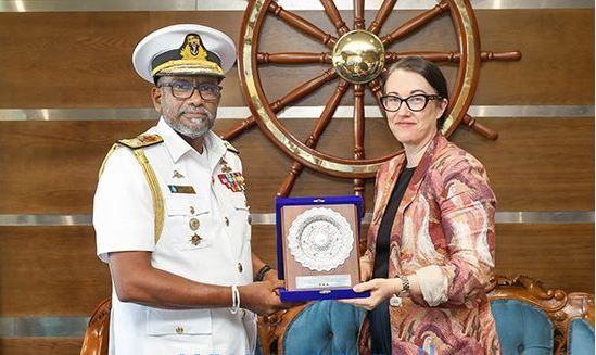 Australian Defence Department official meets with SL Navy Commander ...