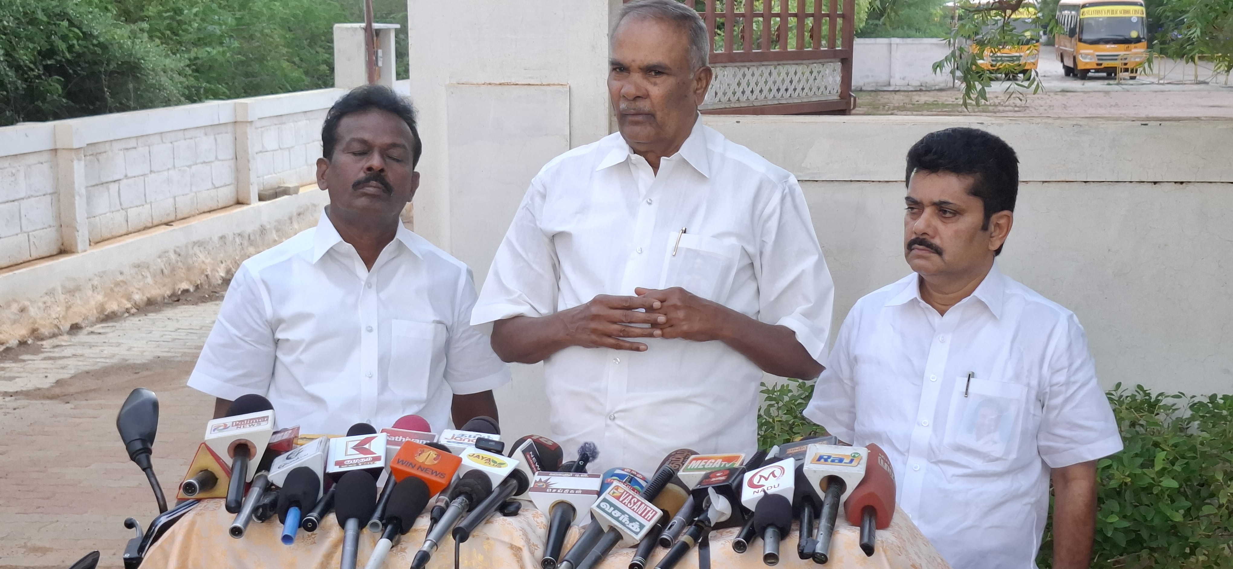 விஜய் முதல்வராக நடிக்கிறார், நிஜ வாழ்க்கைக்கு வரவில்லை: முன்னாள் சபாநாயகர் அப்பாவு கடும் விமர்சனம்