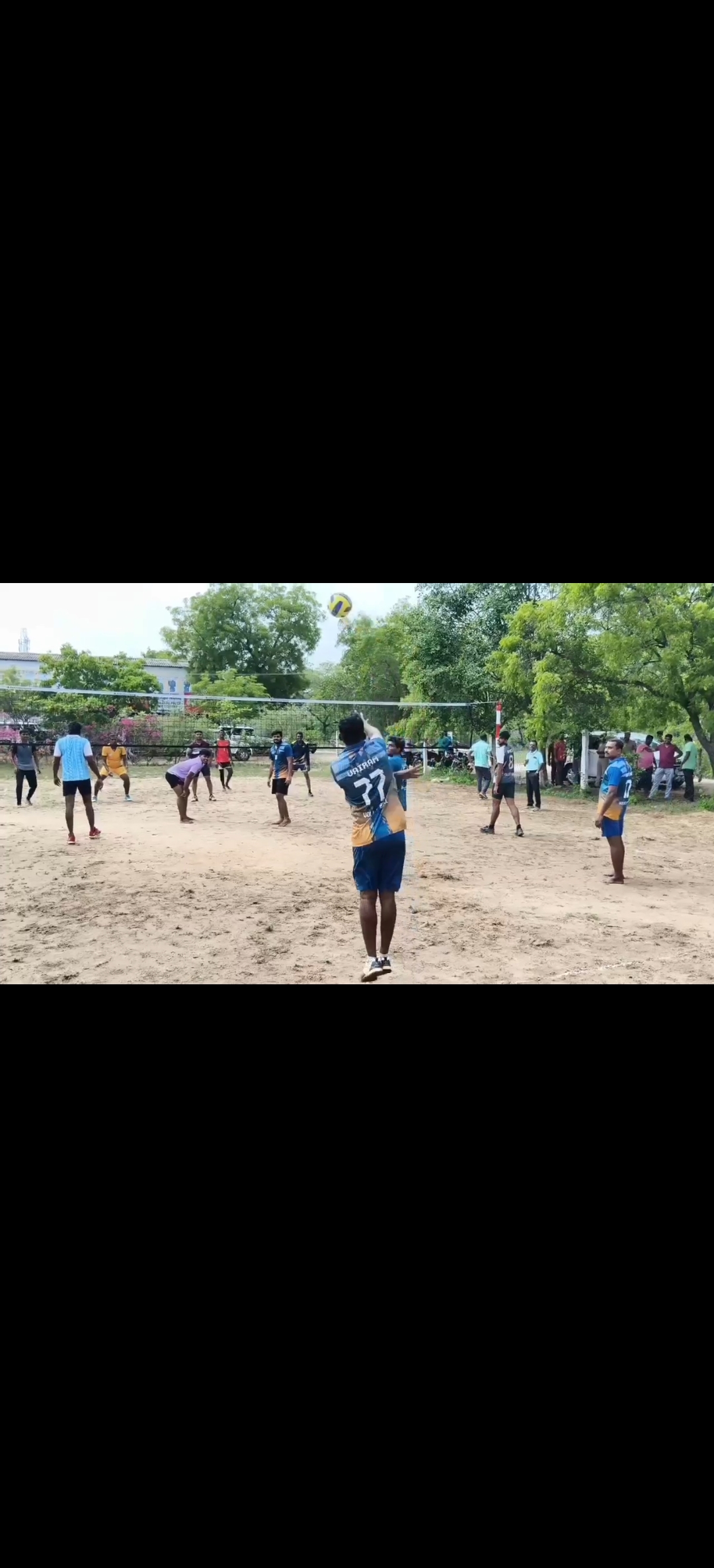 காவலர்களுக்கான கைப்பந்து போட்டி - டி.ஐ.ஜி. அபிநய்குமார் பரிசுகளை வழங்கினார்
