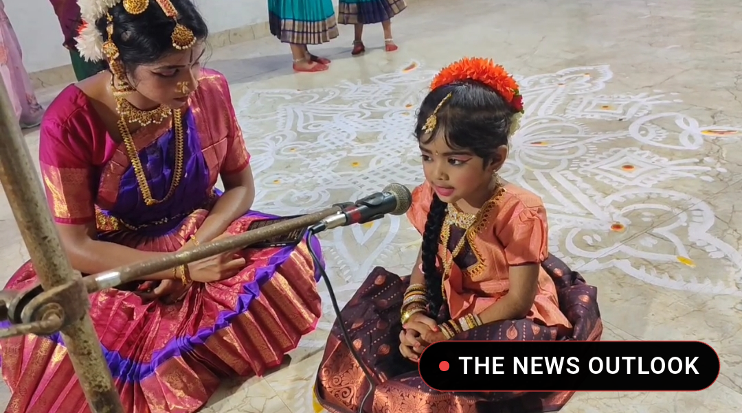 பரதநாட்டிய கலைஞர்களை பார்த்து தானும் அபிநயம் பிடித்த சின்னஞ்சிறு சிறுமி - இணையத்தை கவரும் அழகான வீடியோ! - 1
