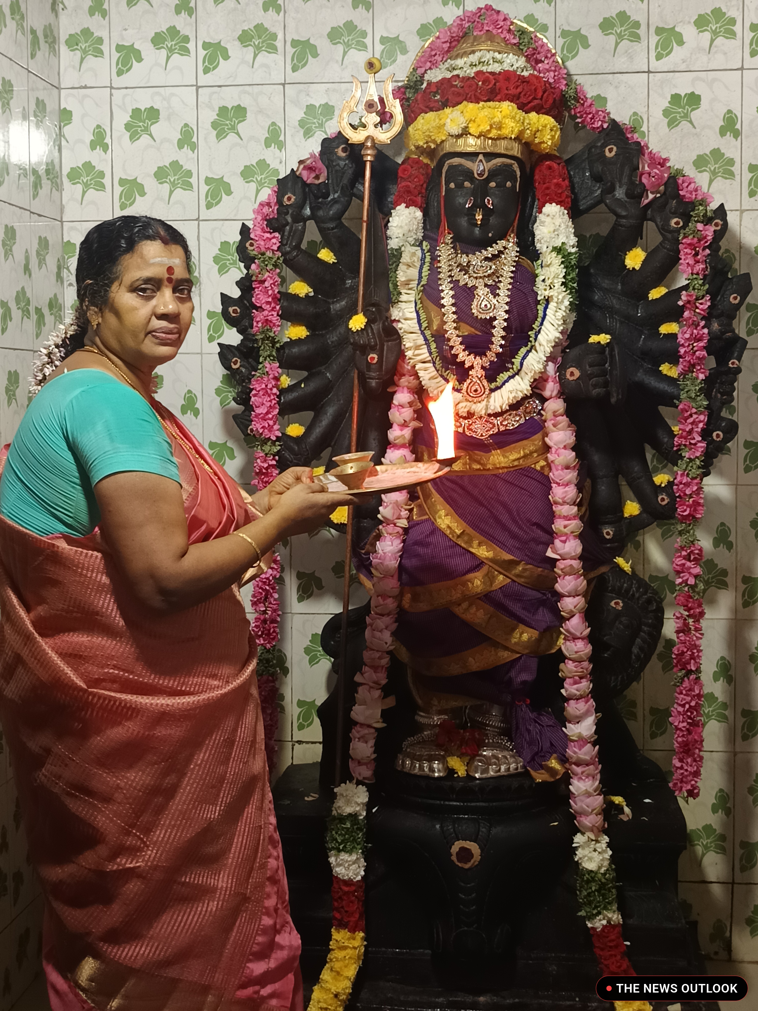 பரதநாட்டிய கலைஞர்களை பார்த்து தானும் அபிநயம் பிடித்த சின்னஞ்சிறு சிறுமி - இணையத்தை கவரும் அழகான வீடியோ! - 6