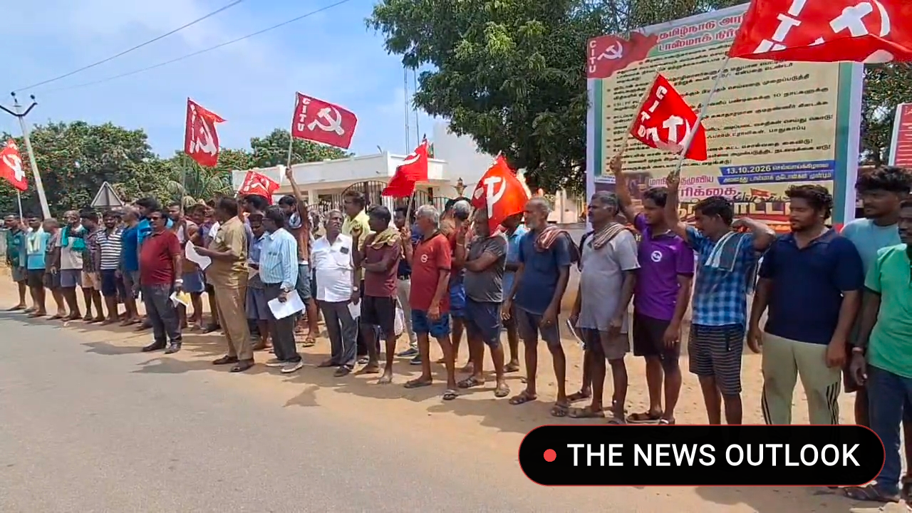டாஸ்மாக் சுமை பணி தொழிலாளர்கள் ஆர்ப்பாட்டம்: தீபாவளிக்கு முன் போனஸ் வழங்க கோரிக்கை - 2