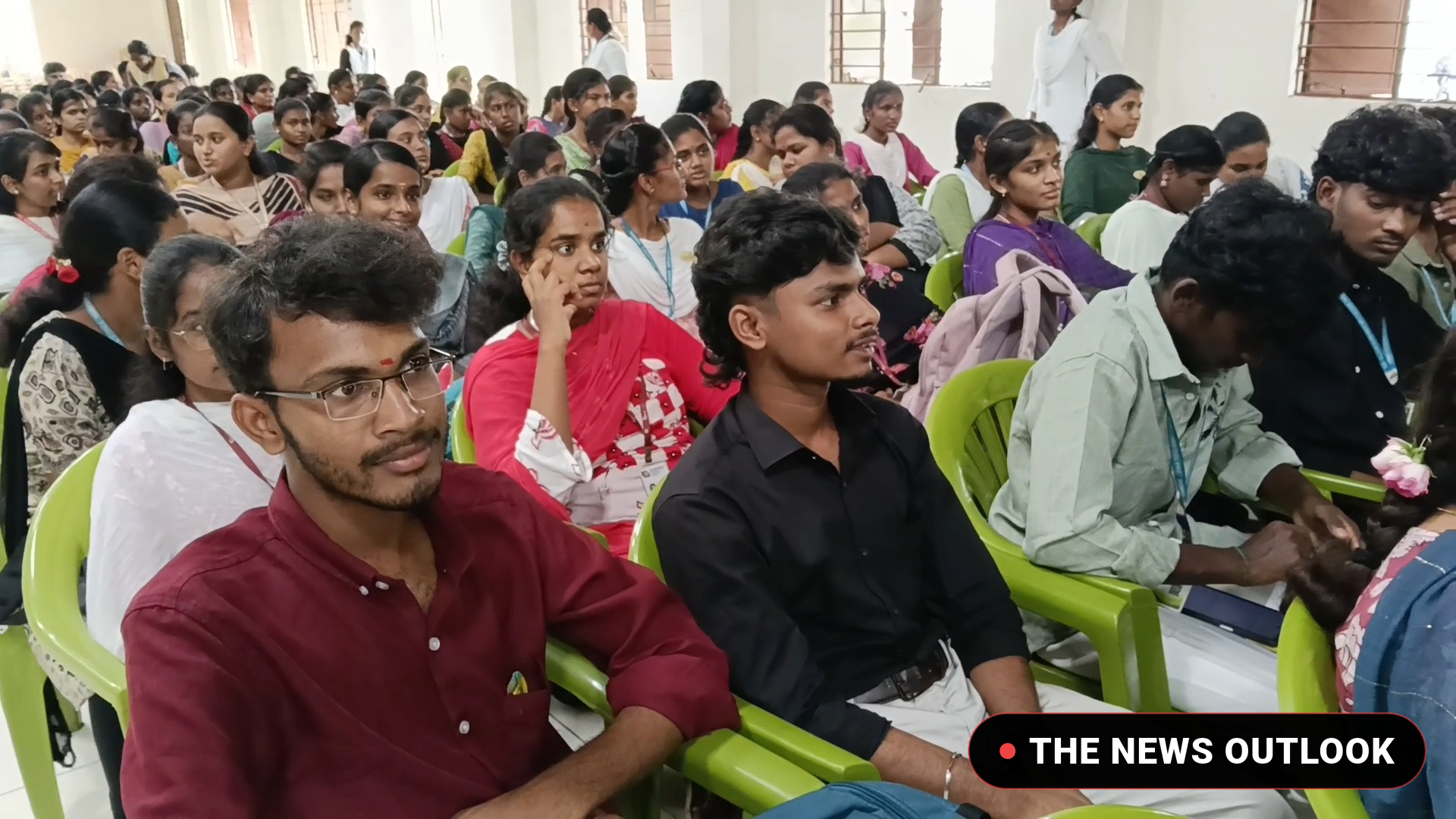 மாணவிகளை காக்க வைத்துவிட்டு ரீல்ஸ் எடுத்த கல்லூரி முதல்வர் - நாமக்கல்லில் பரபரப்பு! - 2