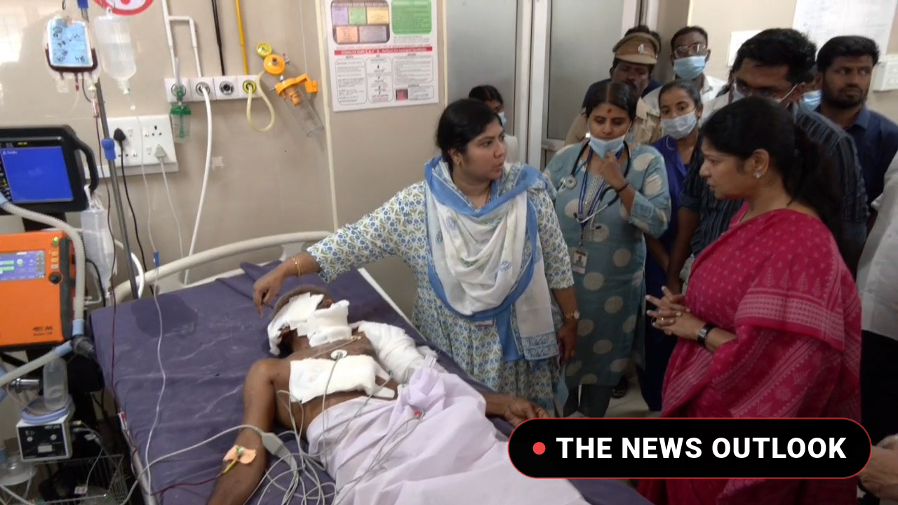 தூத்துக்குடி கொலை சம்பவம்: மருத்துவமனையில் சிகிச்சை பெறுவோரை நேரில் சந்தித்தார் கனிமொழி எம்.பி - 2