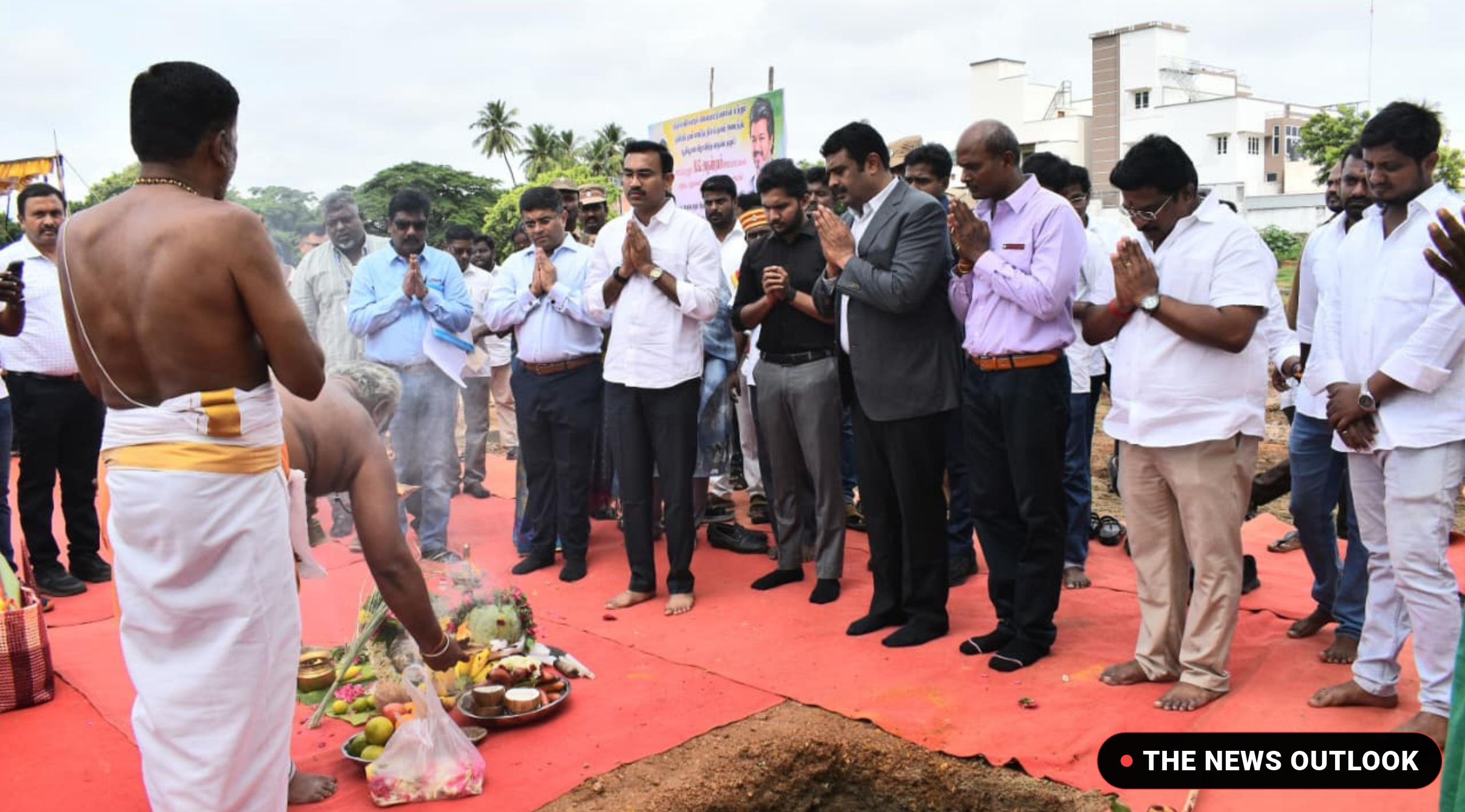 தமிழக மருத்துவம் மற்றும் மக்கள் நல்வாழ்வுத்துறை அமைச்சர் மரு.கே.ஜி.அருண்ராஜ் 
திருச்செங்கோடு அரசு ஆண்கள் மேல்நிலைப்பள்ளியில் விளையாட்டு மைதானம் மேம்பாடு செய்யும் பணியினை தொடங்கி வைத்தார்.