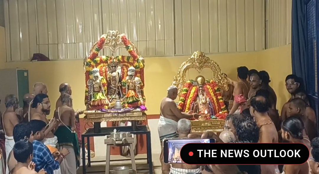 சீர்காழி எடுத்த திருமணிக்கூடம் ஸ்ரீ வரதராஜ பெருமாள் கோவில்
ஜீர்ணோத்தாரண அஷ்டபந்தன மஹா கும்பாபிஷேகம் திரளானோர் பங்கேற்று பெருமாளை சேவித்தனர். - 3