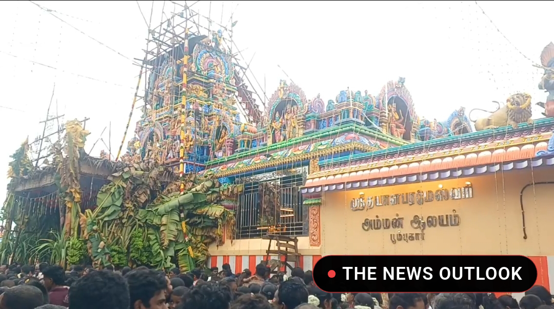 சீர்காழி அடுத்த பூம்புகார் மீனவ கிராமத்தில் ஸ்ரீ தயாள பரமேஸ்வரி அம்மன் ஆலய மகா கும்பாபிஷேகம் விழா ஆயிரக்கணக்கான பக்தர்கள் பங்கேற்று சுவாமி தரிசனம் செய்து வழிபாடு - 4
