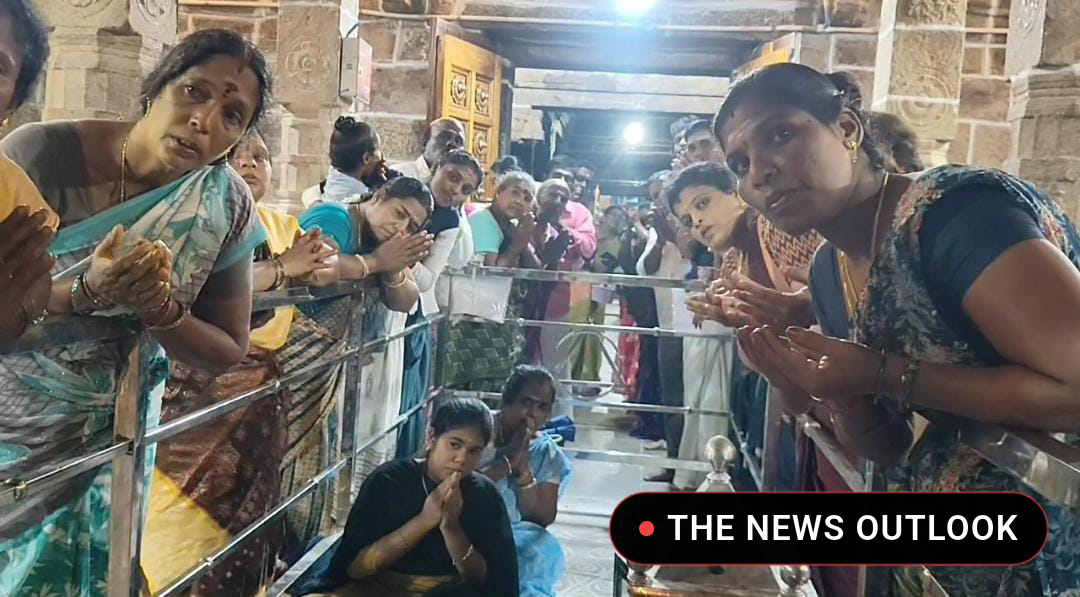 மயிலாடுதுறை அருகே ஆக்கூரில் உள்ள ஸ்ரீ தான்தோன்றீஸ்வரர் கோயிலில் ஐப்பசி மாத பௌர்ணமியை முன்னிட்டு அன்னாபிஷேகம்; திரளான பக்தர்கள் பங்கேற்று சாமி தரிசனம் செய்தனர்: - 5