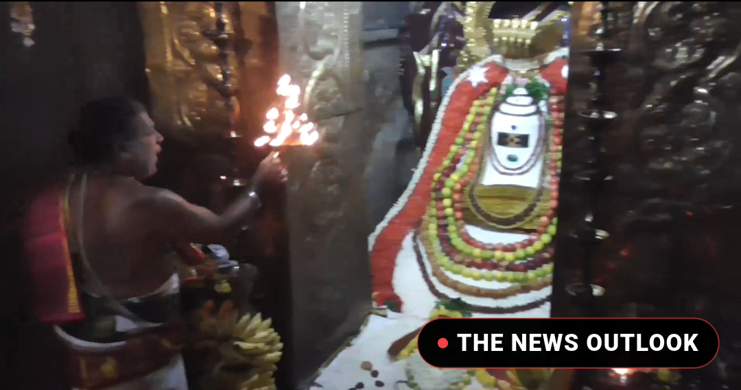 ஜலகண்டேஸ்வரர் கோவிலில் அரை டன் அரிசியில் அன்னாபிஷேகம்: ஆயிரக்கணக்கான பக்தர்கள் தரிசனம்! - 1