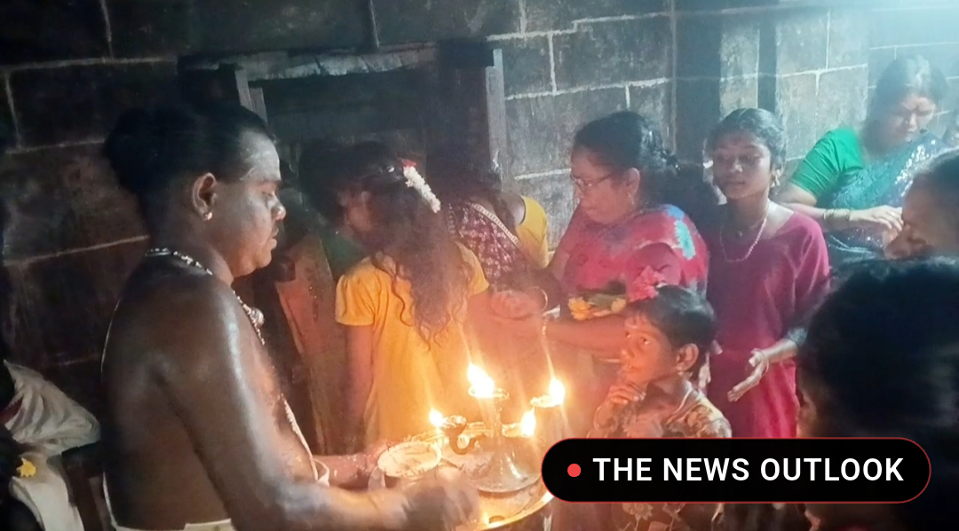 தில்லையாடி கோயிலில் ஐப்பசி பௌர்ணமி அன்னாபிஷேகம் மற்றும் பாலாபிஷேகம் கோலாகலம்! - 4