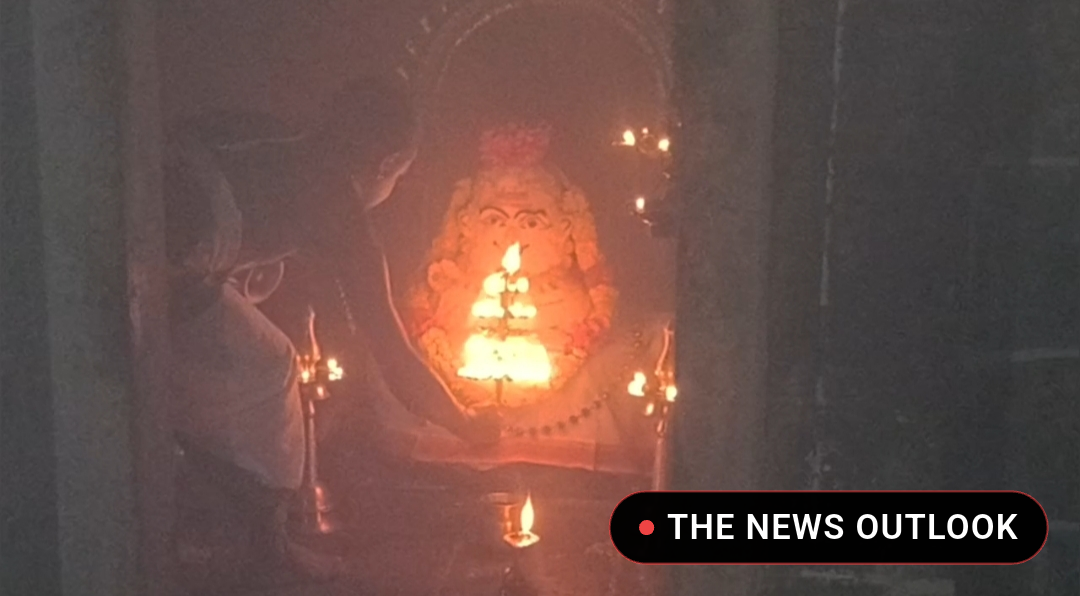 தில்லையாடி கோயிலில் ஐப்பசி பௌர்ணமி அன்னாபிஷேகம் மற்றும் பாலாபிஷேகம் கோலாகலம்! - 5