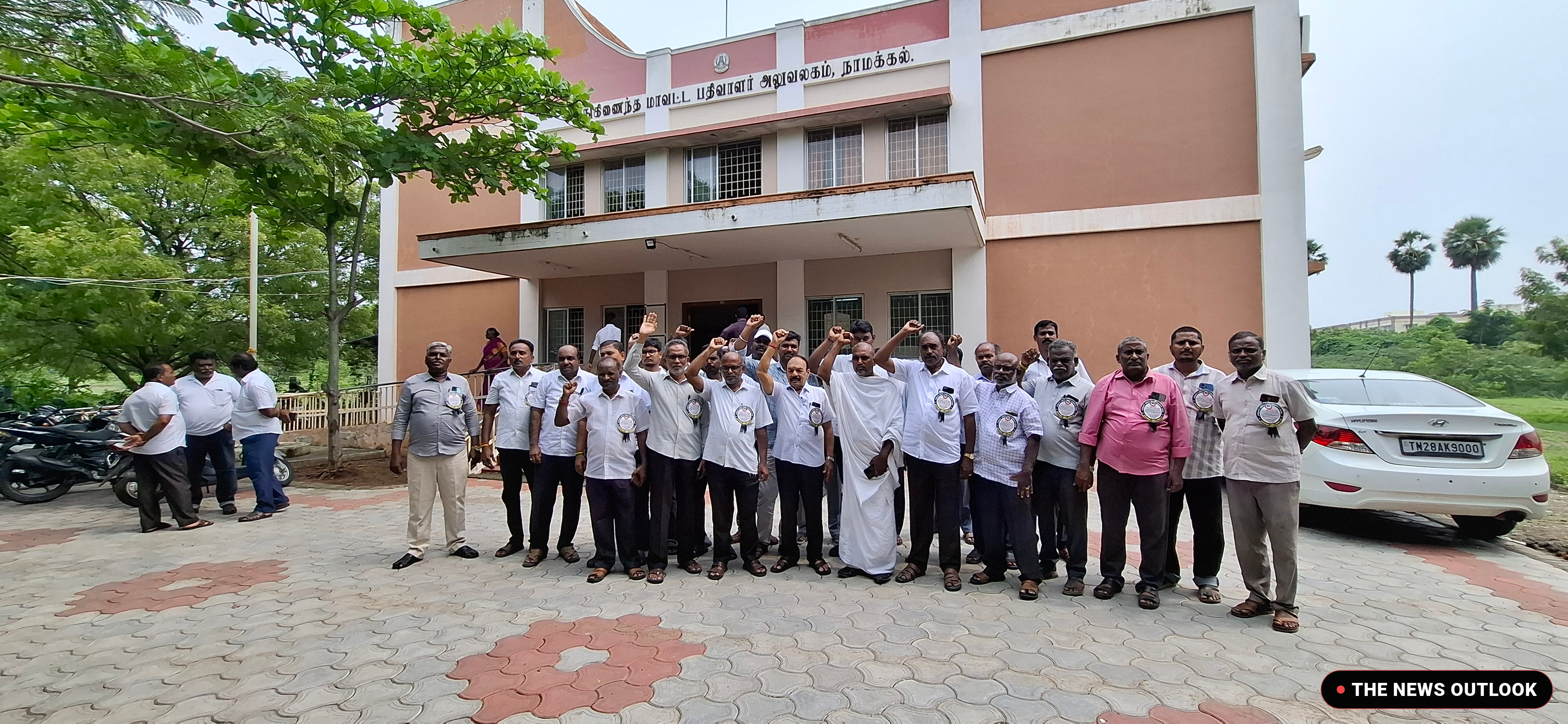 ஸ்டார் 3.0 திட்டத்தால் பாதிப்பு: நாமக்கல்லில் பத்திரம் எழுதுவோர் சங்கம் பகீர் போராட்டம்!