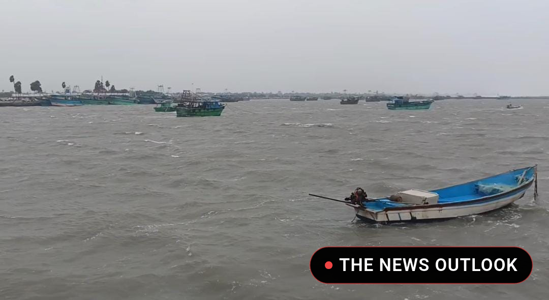 மயிலாடுதுறையில் 2வது நாளாக மீனவர்கள் கடலுக்கு செல்லவில்லை: 28 கிராமங்களில் பாதிப்பு - 5