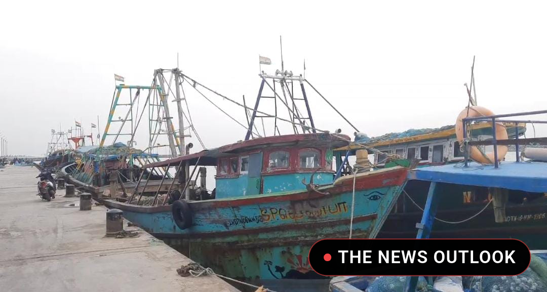 மயிலாடுதுறையில் 2வது நாளாக மீனவர்கள் கடலுக்கு செல்லவில்லை: 28 கிராமங்களில் பாதிப்பு - 6