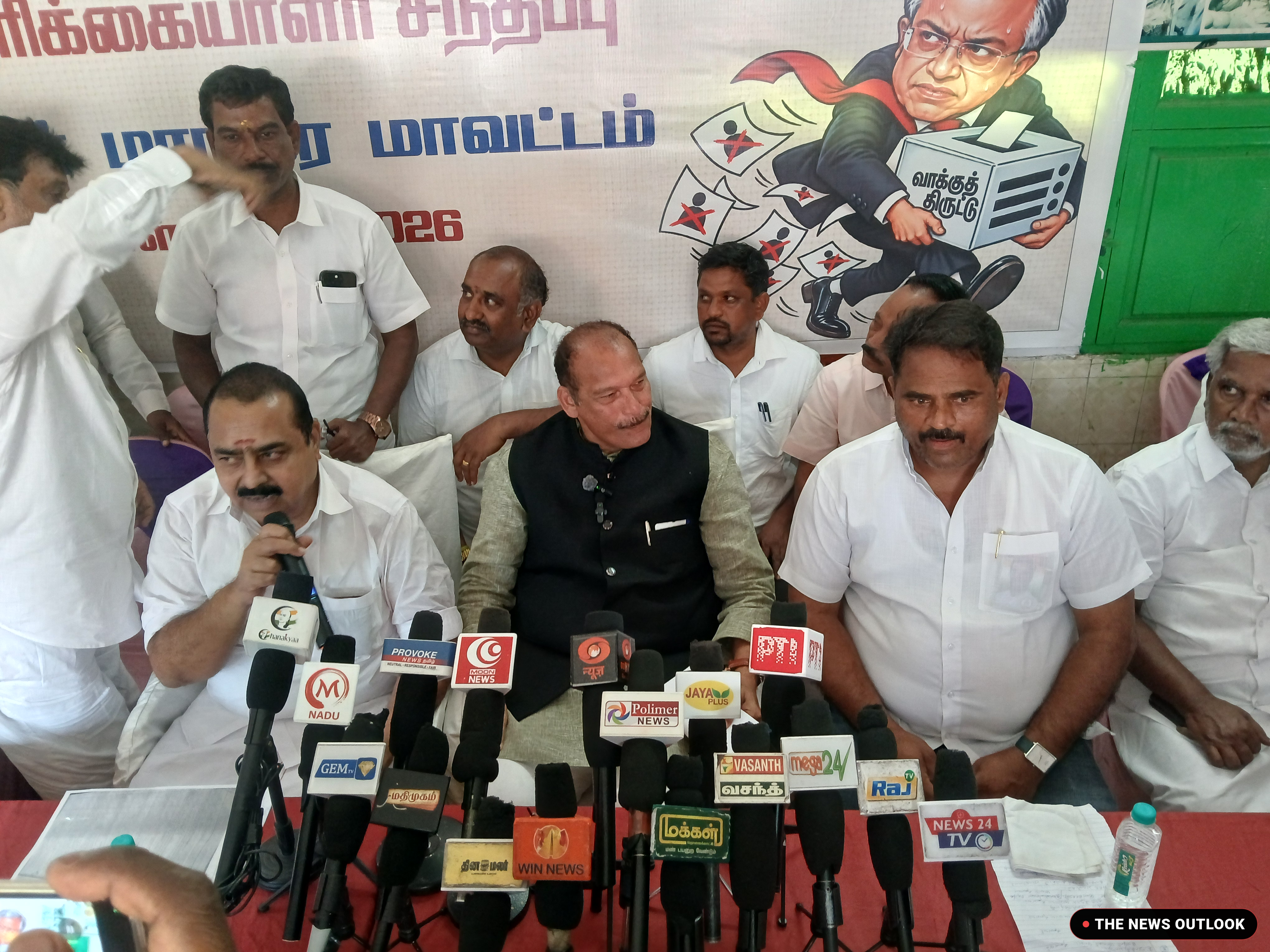 வாக்காளர் பட்டியலில் முறைகேடு: தேர்தல் ஆணையர் பதவி விலக வேண்டும் - இவான் டிசோசா வலியுறுத்தல் - 1