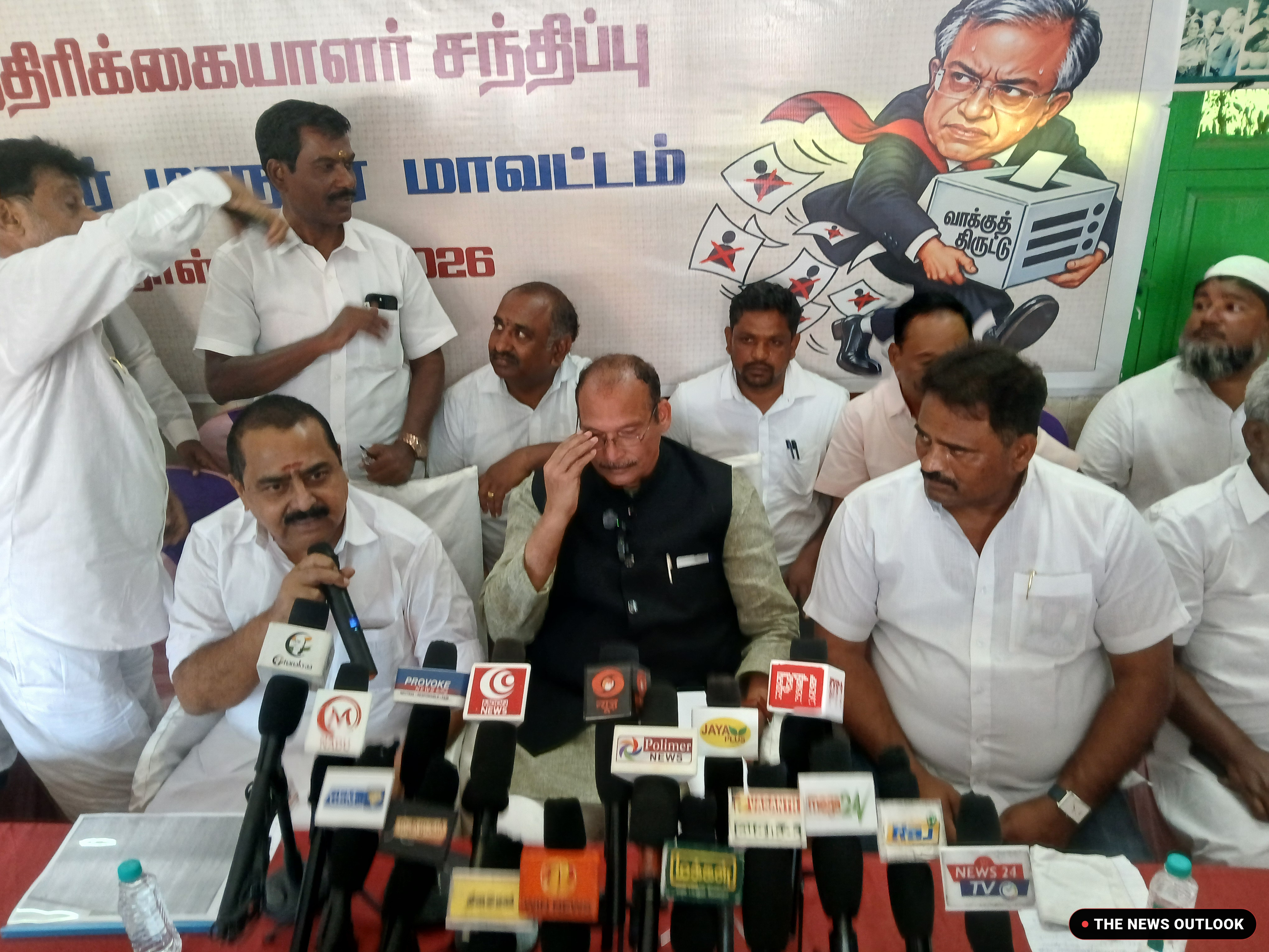 வாக்காளர் பட்டியலில் முறைகேடு: தேர்தல் ஆணையர் பதவி விலக வேண்டும் - இவான் டிசோசா வலியுறுத்தல் - 3