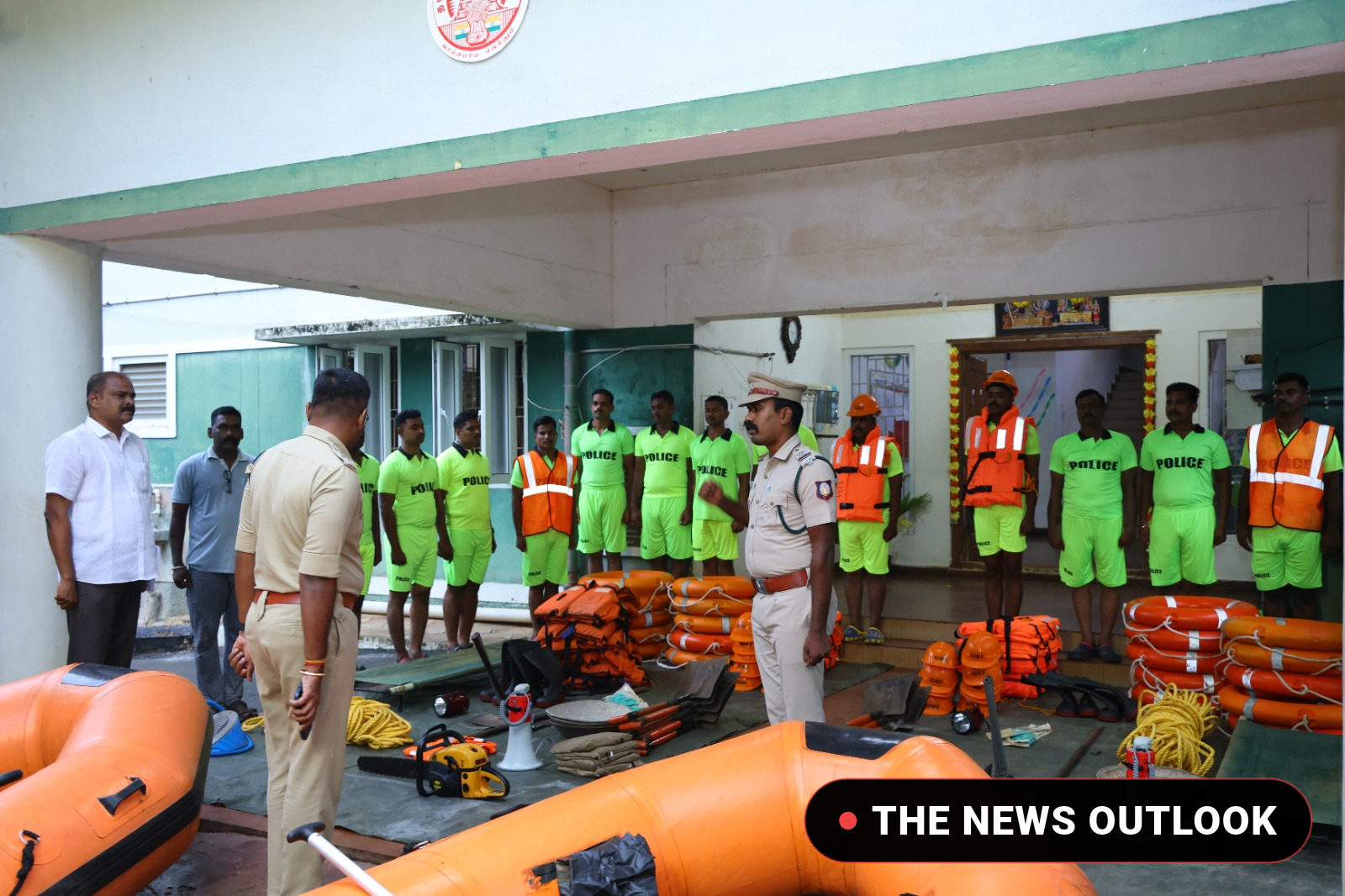 வடகிழக்கு பருவ மழையை எதிர்கொள்ள தயார் நிலையில் திருவாரூர் மாவட்ட காவல்துறை. - 4