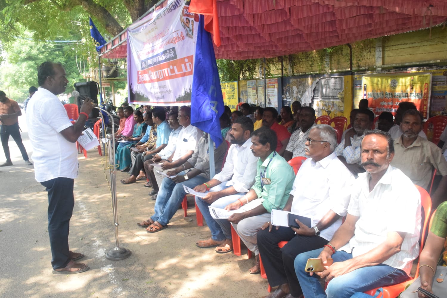 அரசு ஊழியர்களின் அதிரடி தர்ணா போராட்டம்: கோரிக்கைகள் நிறைவேற்றப்படுமா?
