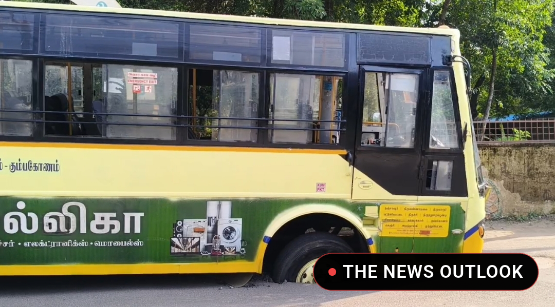 அதிர்ஷ்டவசமாக தப்பிய பயணிகள்: ஆய்வுக்கு வந்த அரசு பேருந்து பாதாள சாக்கடையில் சிக்கிய சோகம்! - 4