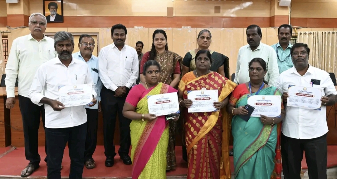 சிறப்பாக செயல்பட்ட தலைமை ஆசிரியர்களுக்கு பாராட்டு: கல்வி ஆய்வுக்கூட்டம்!
