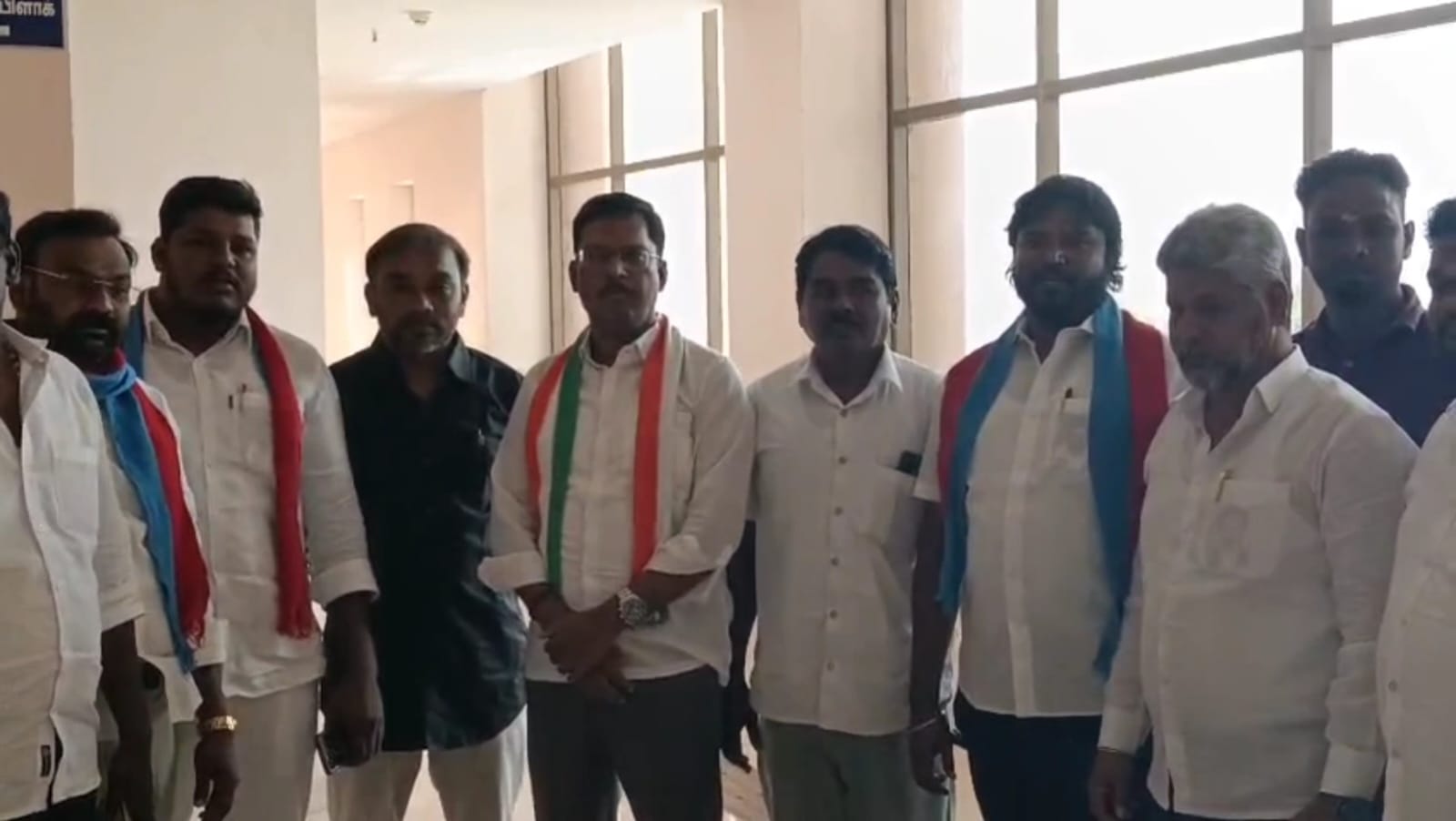திருப்பத்தூர்: வாக்காளர் பட்டியல் விவகாரத்தில் காங்கிரஸ், விசிக வெளிநடப்பு