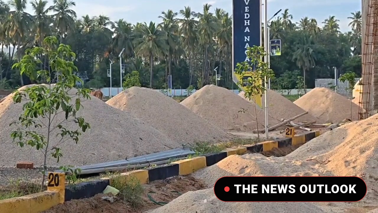 ஆம்பூர் அருகே 100 யூனிட் ஆற்று மணல் பறிமுதல்: வட்டாட்சியர் அதிரடி உத்தரவு