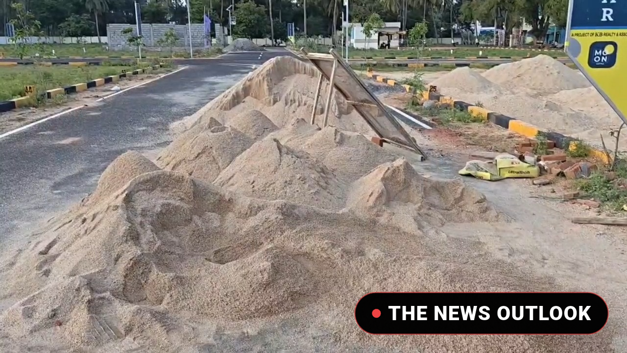 ஆம்பூர் அருகே 100 யூனிட் ஆற்று மணல் பறிமுதல்: வட்டாட்சியர் அதிரடி உத்தரவு - 2