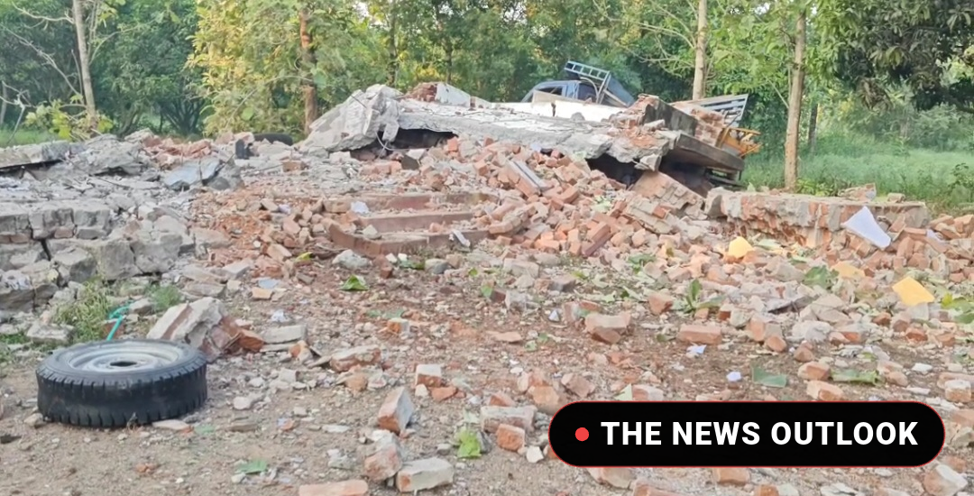 வேலூர்: வெடிமருந்து கிடங்கு வெடித்து கட்டிடம் தரைமட்டம்