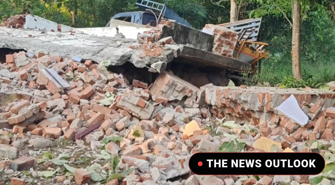 வேலூர்: வெடிமருந்து கிடங்கு வெடித்து கட்டிடம் தரைமட்டம் - 2