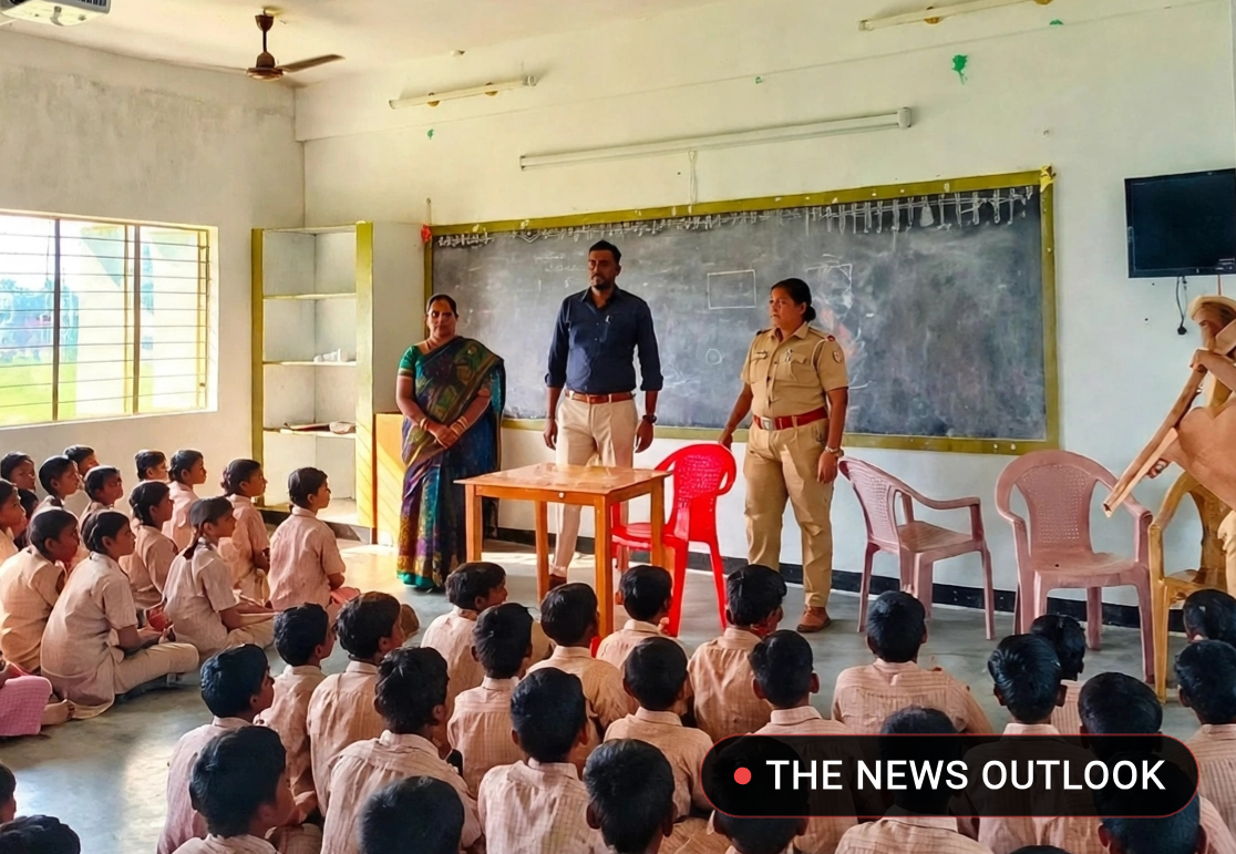 ஆரணி: அரசுப் பள்ளியில் பெண் குழந்தைகள் பாதுகாப்பு குறித்த விழிப்புணர்வு நிகழ்ச்சி!