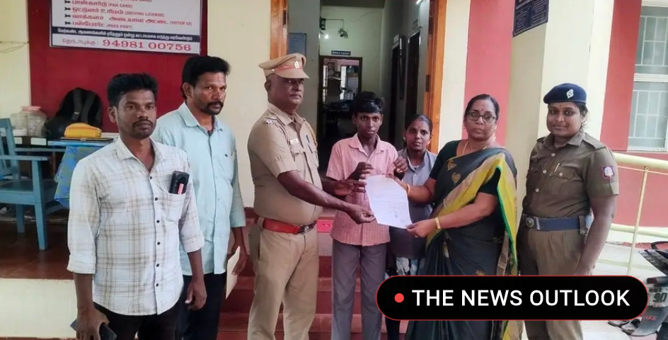 நேர்மைக்கு ஒரு எடுத்துக்காட்டு: சாலையில் கிடைத்த 2 பவுன் நகையை ஒப்படைத்த அரசுப் பள்ளி மாணவர்! - 3