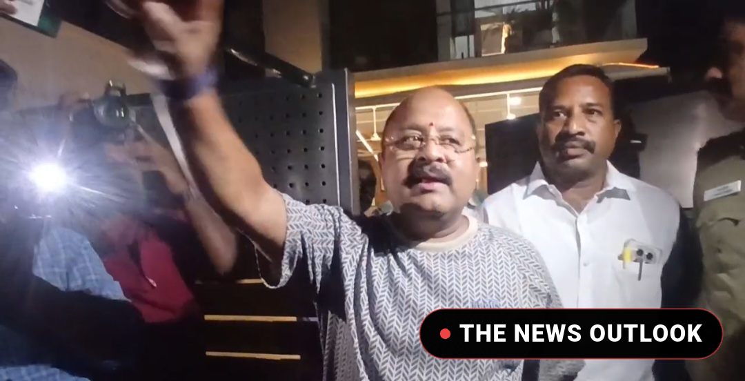 வேலூர்: திமுக முன்னாள் எம்.எல்.ஏ நந்தகுமார் வீட்டில் 9 மணி நேர லஞ்ச ஒழிப்பு சோதனை நிறைவு - 2