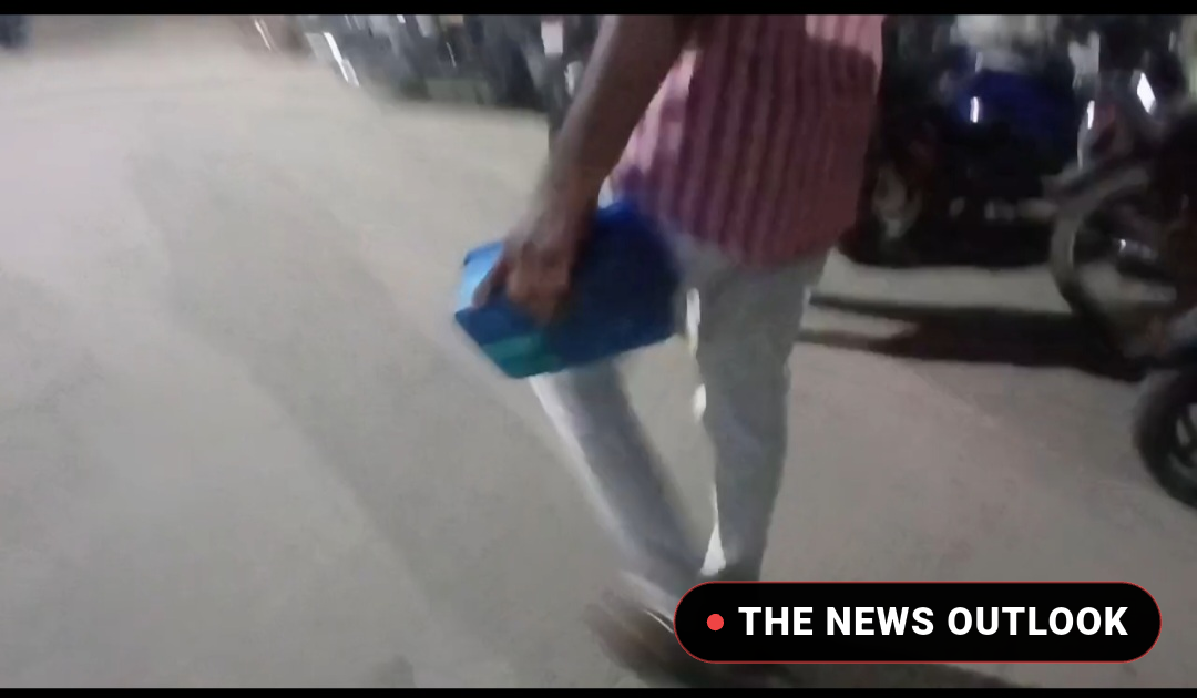 வேலூர்: திமுக முன்னாள் எம்.எல்.ஏ நந்தகுமார் வீட்டில் 9 மணி நேர லஞ்ச ஒழிப்பு சோதனை நிறைவு - 3