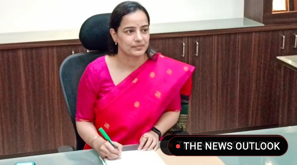 தென்காசி மாவட்ட ஆட்சியர் பொறுப்பேற்பு