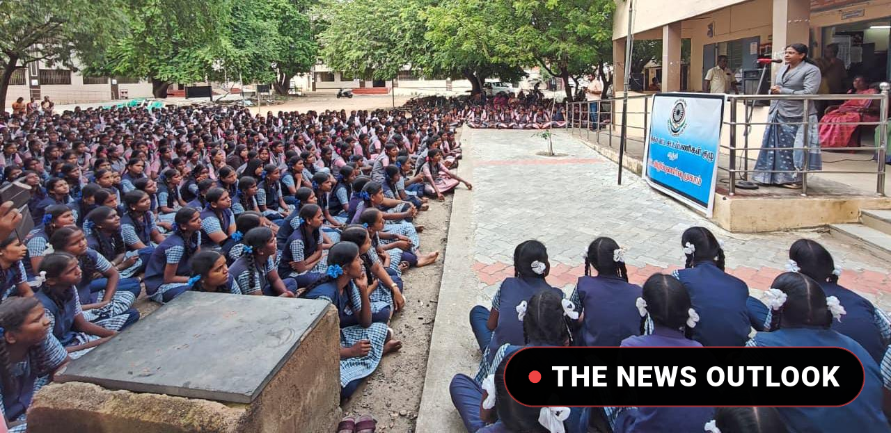 நத்தத்தில் மாணவிகளுக்கு சட்ட விழிப்புணர்வு முகாம்