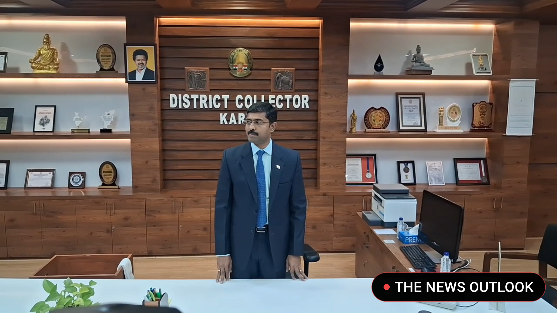 22-வது கரூர் மாவட்ட ஆட்சித் தலைவராக ச.பிரசன்னா ராமசாமி அவர்கள் இன்று மாவட்ட ஆட்சியர் அலுவலகத்தில் கோப்புகளில் கையெழுத்திட்டு பொறுப்பேற்றுக் கொண்டார். - 2