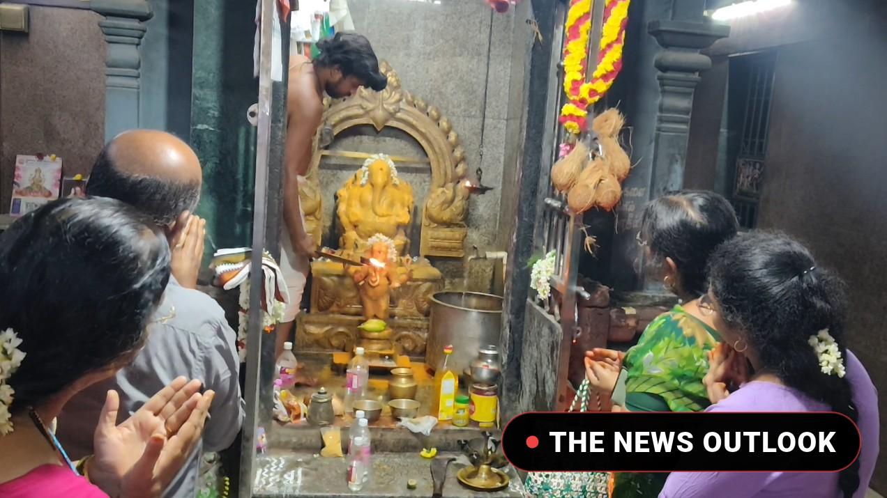 மயிலாடுதுறையில் உள்ள ஸ்ரீ ஓம் வரசித்தி விநாயகர் ஆலயத்தில் சங்கடஹர சதுர்த்தி விழா திரளான பக்தர்கள் சாமி தரிசனம் :- - 4